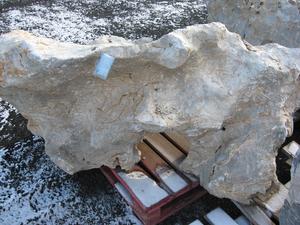 Solitérny kameň, hmotnosť 1150 kg, výška 147 cm